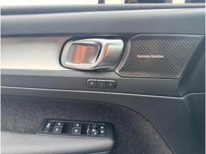 Volvo XC40 B3 B DKG Plus Black Edition.