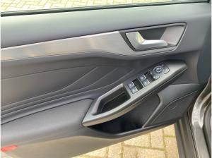 Ford Focus mit Fahrerassistenz und Easy-Paket,Panorama Dach