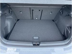 Volkswagen Golf 1.5 eTSI OPF 110kW DSG R-Line