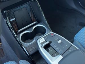 BMW iX1 eDrive20 18-Zoll/AHK/SportSitz/AC-PROF/HK-HiF