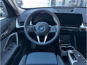 BMW iX1 eDrive20 18-Zoll/AHK/SportSitz/AC-PROF/HK-HiF