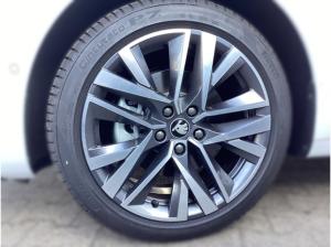 Skoda Octavia Combi 2.0 TDI DSG Sportline 18'*AHK*DCC*