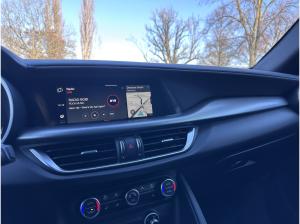 Alfa Romeo Stelvio Veloce Q4 AHK