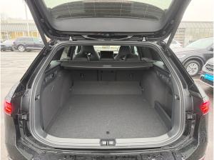 Volkswagen Passat R-Line "Signature" 1.5 eHybrid DSG !! voll !! *Pano*AHK*WKR*