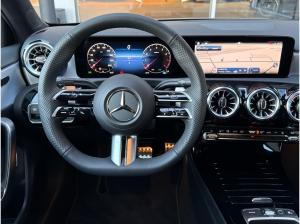 Mercedes-Benz A 200 Limousine AMG Standheizung Kamera LED AHK