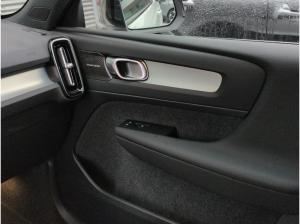 Volvo XC40 B3 B DKG Plus Black Edition