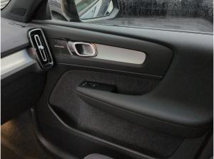 Volvo XC40 B3 B DKG Plus Black Edition.