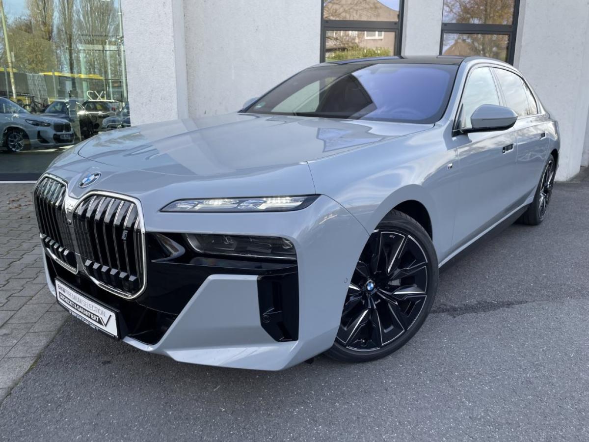 BMW i7 xDrive60 M Sport | TheatreScreen Massage B&W AHK (G70)