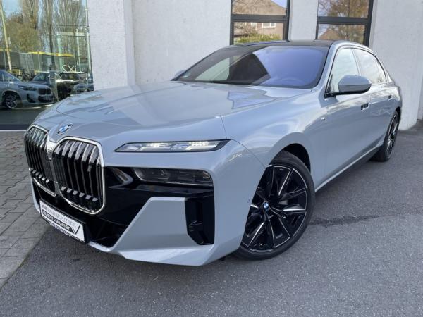 BMW i7 xDrive60 M Sport | TheatreScreen Massage B&W AHK (G70)