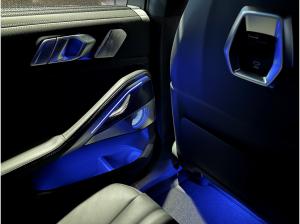 BMW X6 M Competition. CARBONSCHWARZ. INNO. COMFORT+.