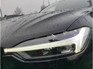 Volvo XC60 B5 Ultra Black Edition AWD HUD Leder Memory Sitze Soundsystem