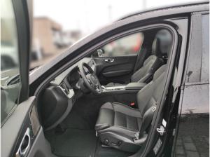 Volvo XC60 B5 Ultra Black Edition AWD HUD Leder Memory Sitze Soundsystem