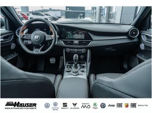 Alfa Romeo Giulia INTENSA 2.0 Turbo AT8 Q4 PANORAMA HARMAN-KARDON BREMBO