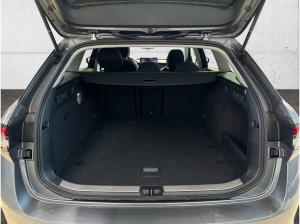 Skoda Superb Combi Essence 2.0 TDI NAVI SHZ ACC KAMERA LED JAHRESWAGEN