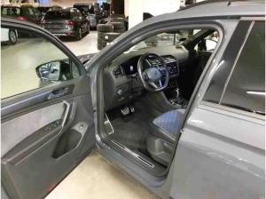 Volkswagen Tiguan R BLACK STYLE 2.0TSI DSG 4M ACC.AREA-VIEW.VIRTUAL.LED.APP-C.LKRD-HZG