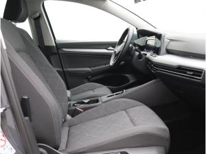 Volkswagen Golf VIII Life 1.5 eTSI DSG / Navi, LED+, AHK