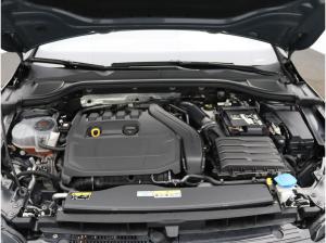 Volkswagen Golf VIII Life 1.5 eTSI DSG / Navi, LED+, AHK