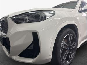 BMW iX1 eDrive20 M Sportpaket , 5-türig (Strom)