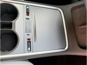 Tesla Model Y 2024, 0 € Übernahmekosten, Maximale Reichweite Hinterradantrieb