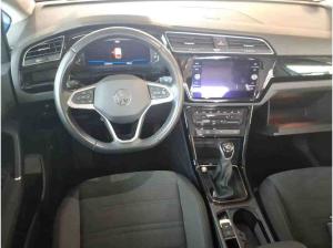 Volkswagen Touran Highline 1.5 TSI / Navi, AHK, LED, RFK