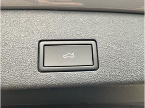 Volkswagen Golf VIII Var. R-Line 1.5 eTSI DSG AHK Navi ACC