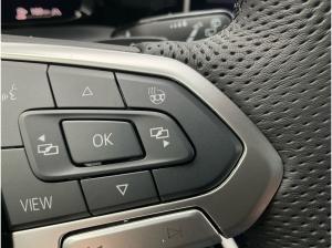 Volkswagen Golf VIII Var. R-Line 1.5 eTSI DSG AHK Navi ACC