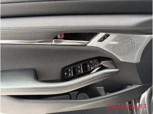 Mazda 3 Centre-Line HUD Navi LED ACC Apple CarPlay Android Auto Mehrzonenklima Musikstreaming