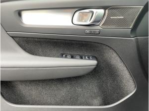 Volvo XC40 B3 Plus Black Edition NAVI LED 20LM WSSH H&K