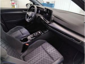 Volkswagen Golf 8 / 1.5 TSI DSG R-LINE PANO AHK GARANTIE WINTERRÄDER