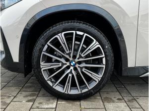 BMW iX1 xDrive30 xLine 20-Zoll/AHK/HeadUp/ACC/360
