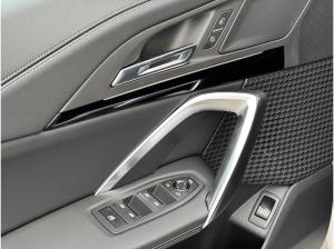 BMW iX1 xDrive30 xLine 20-Zoll/AHK/HeadUp/ACC/360