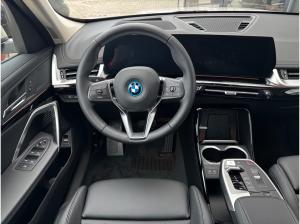BMW iX1 xDrive30 xLine 20-Zoll/AHK/HeadUp/ACC/360