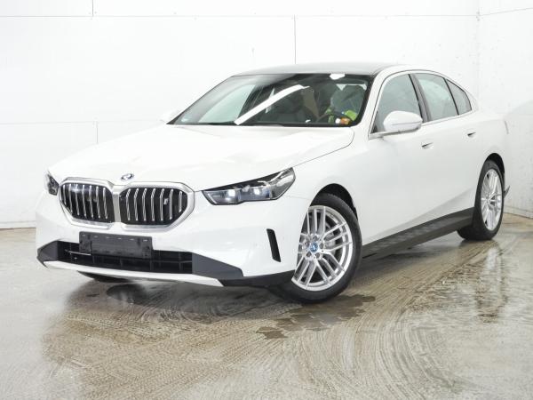 BMW i5 40 Limo. eDri., AHK., Dri. Ass., Park. Ass. +., H/K., Pano., Head Up., uvm.