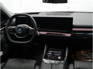BMW i5 40 Tour. eDri., Dri. Ass. Prof., Park. Ass. +., H/K., Keyless., 4x SHZ., uvm.