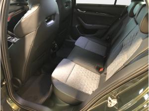 Skoda Octavia Combi 2.0 TDI DSG Sportline Matrix AHK Navi CarPlay HUD 19 Zoll