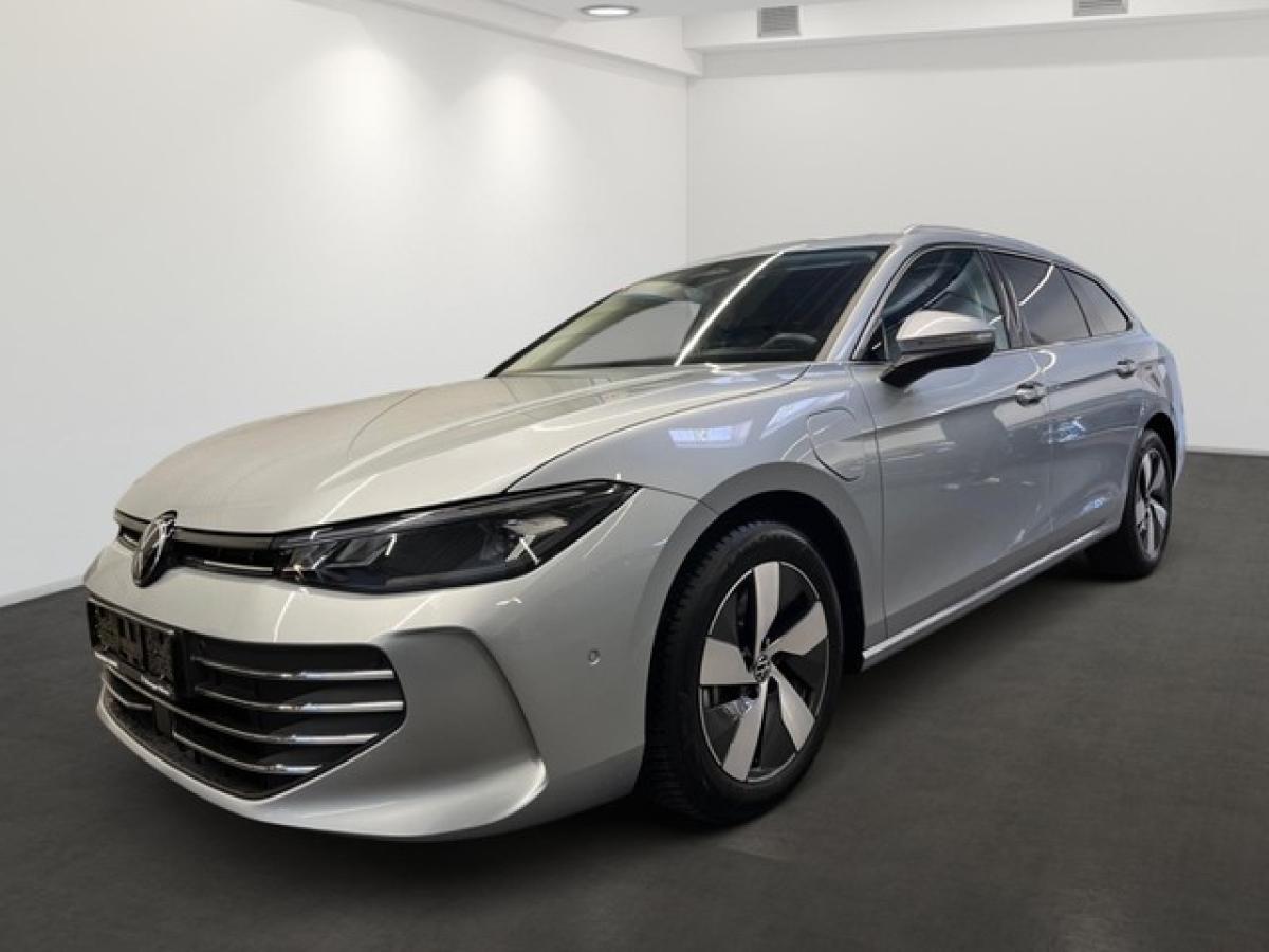 Volkswagen Passat Variant Business 1.5 TSI eHybrid 110kW DSG - AHK LED Rear View Navi ACC Massage SHZ PDC LM Digital C