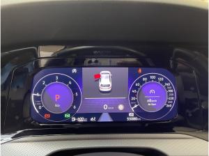 Volkswagen Golf VIII 2.0 TDI Active IQLight ACC AHK AUT HUD