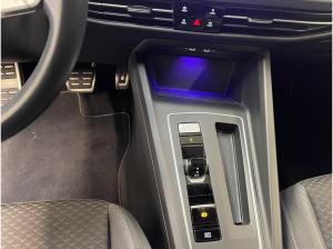 Volkswagen Golf VIII 2.0 TDI Active IQLight ACC AHK AUT HUD
