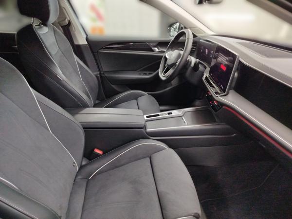 Volkswagen Passat Variant 1.5 eTSI DSG Business DAB+ IQDrive Navi AreaView FrontAssist TravelAssist TrailerAssist AHK