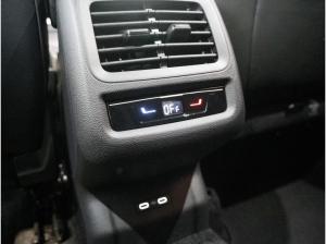 Volkswagen T-Roc R-Line 1.5 l eTSI OPF DSG Pano Kam.