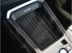 Volkswagen T-Roc R-Line 1.5 l eTSI OPF DSG Pano R-Line AHK