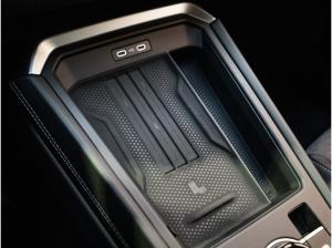 Volkswagen T-Roc R-Line 1.5 l eTSI OPF DSG Pano Kam.