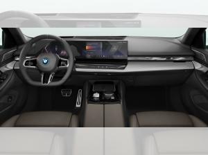 BMW i5 eDrive40 Touring - M-Paket, Pano, Autob.ass., Memory