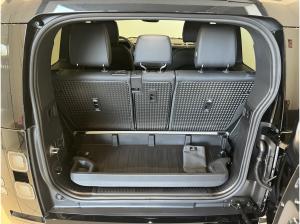 Land Rover Defender 90 D250 X-Dynamic SE