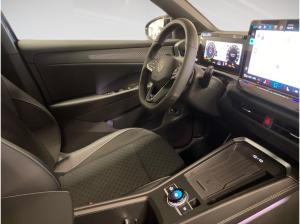 Volkswagen T-Roc R-Line 1.5l eTSI DSG IQ.LIGHT,PDC,NAVI,ACC,HuD
