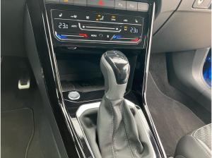 Volkswagen T-Roc Cabriolet R-LINE 1.5TSI DSG ACC.5J-G.AHK.STHZG.KAMERA.NAVI+VC.LED.LKRD-HZG.SHZ