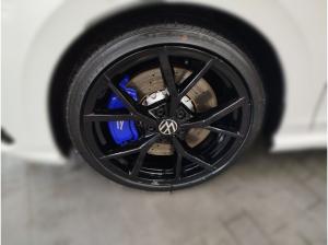 Volkswagen Golf VIII 2.0 TSI DSG 4M. R Akrapovic Black Style Harman Kardon Navi IQ.Light DAB+ FrontAssist