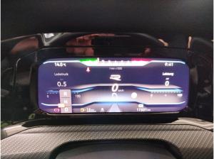 Volkswagen Golf VIII 2.0 TSI DSG 4M. R Akrapovic Black Style Harman Kardon Navi IQ.Light DAB+ FrontAssist