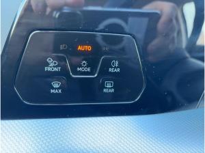 Volkswagen Golf VIII GOAL 1.5 TSI LED+ AHZV APP PDC TRAVEL