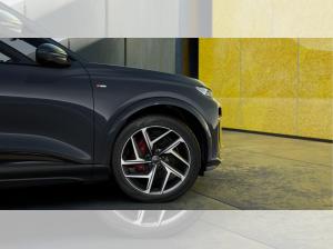 Audi Q6 e-tron S-Line Exterieur + Interieur, PanoDach, AHK, Adaptives Luftfederfahrwerk, Volllackierung, Head Up Di